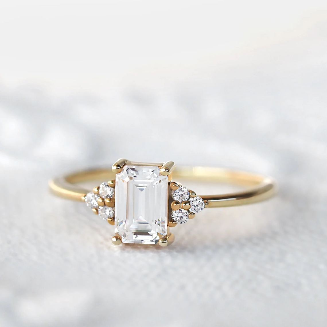Yes, you can find a stunning engagement ring under $1,000!