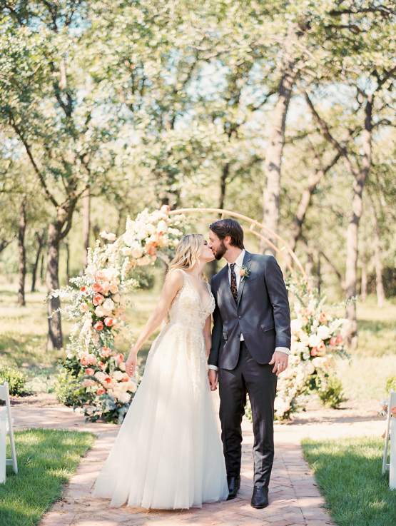 Zesty Citrus Wedding Ideas – The Grand Lady – Texas Wedding – Kristin La Voie Photography 39