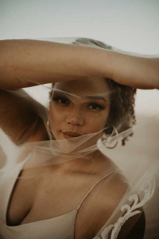 Desert Sand Dune Wedding Inspiration with Natural Hair Ideas for Black Brides – Tor Hawley – The LAW Bridal 35