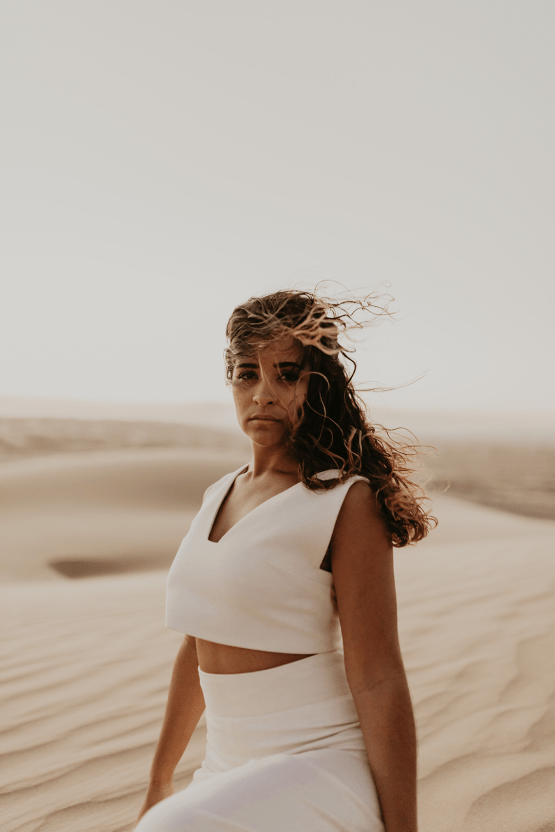 Desert Sand Dune Wedding Inspiration with Natural Hair Ideas for Black Brides – Tor Hawley – The LAW Bridal 46