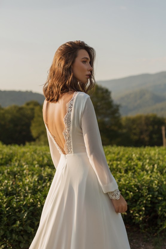 Feminine Simple Minimalistic Wedding Dresses by Mila Bridal 2020 2021 – Bridal Musings 14