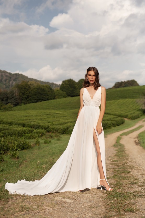 Feminine Simple Minimalistic Wedding Dresses by Mila Bridal 2020 2021 – Bridal Musings 8