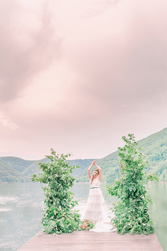 Beautiful and Ethereal Romanian Wedding Inspiration at Tarnita Lake – Ioana Porav Photography 26