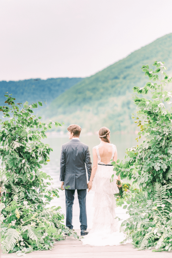 Beautiful and Ethereal Romanian Wedding Inspiration at Tarnita Lake – Ioana Porav Photography 27