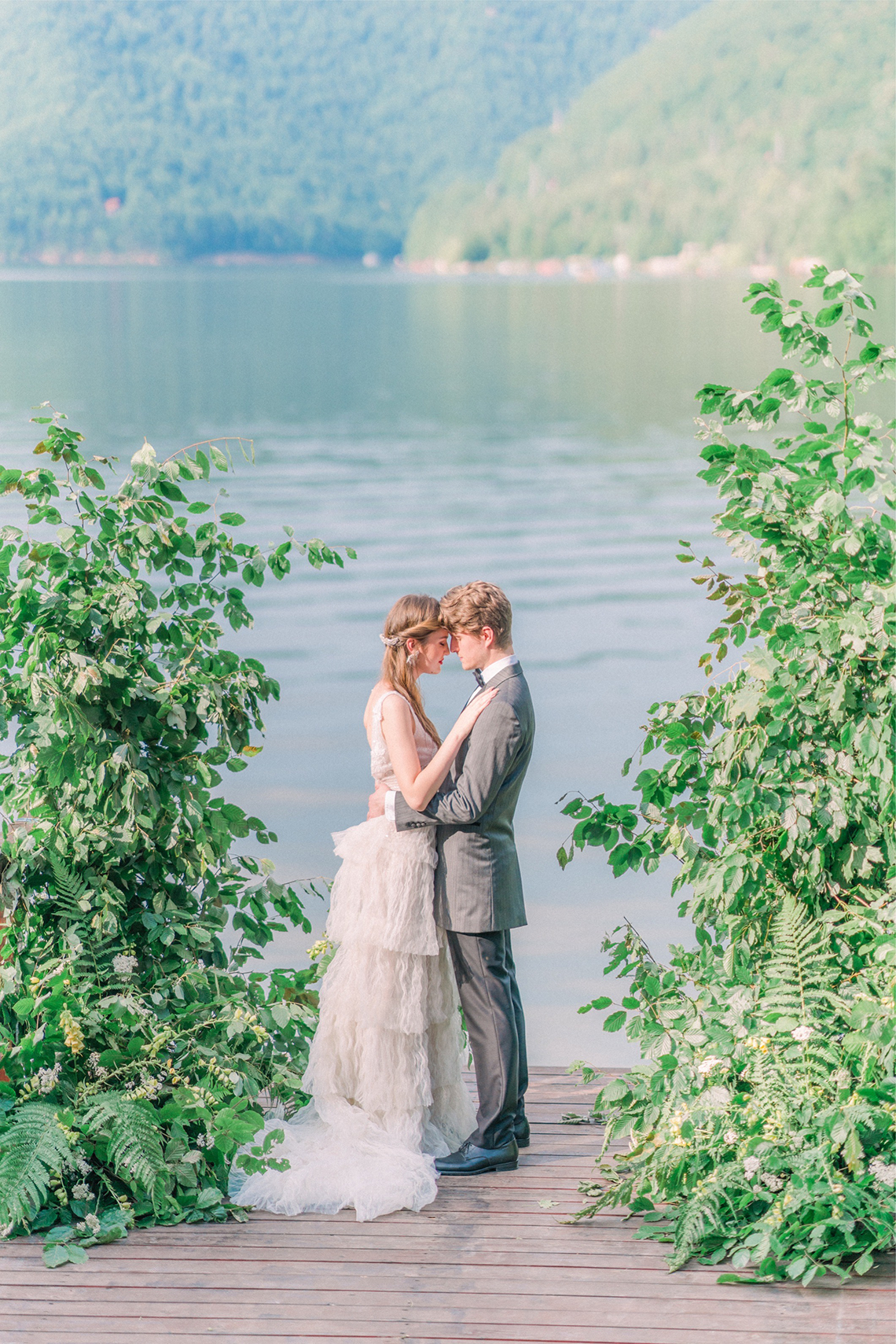 Beautiful and Ethereal Romanian Wedding Inspiration at Tarnita Lake – Ioana Porav Photography 28