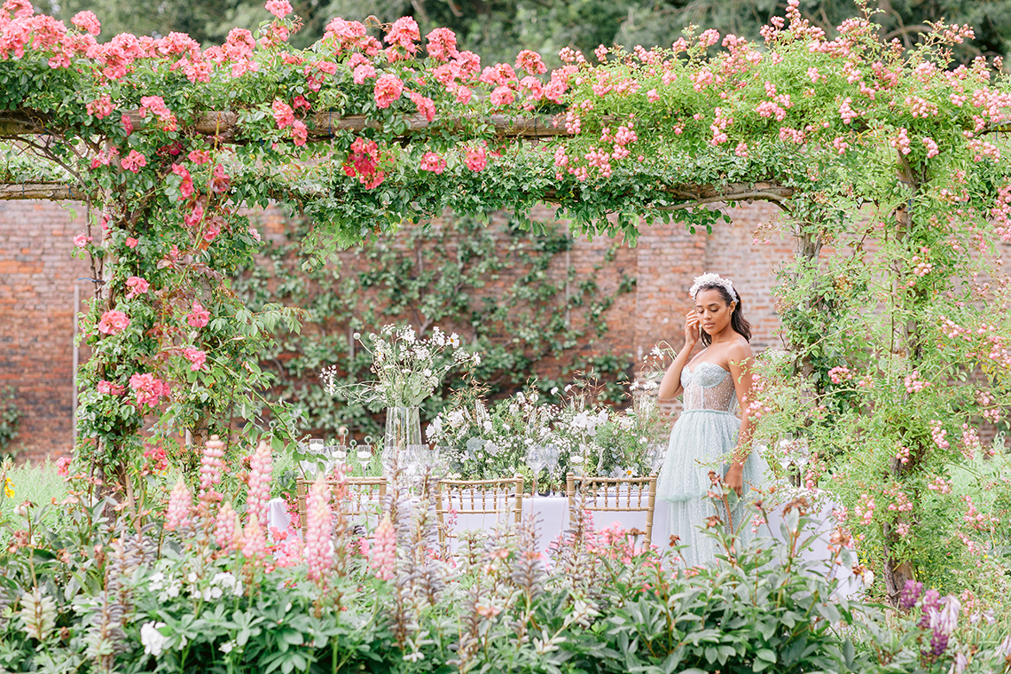 Elegant British Garden Inspired Wedding Ideas at Newburgh Priory – Felisiti Greis – Elsie Love Photography 4