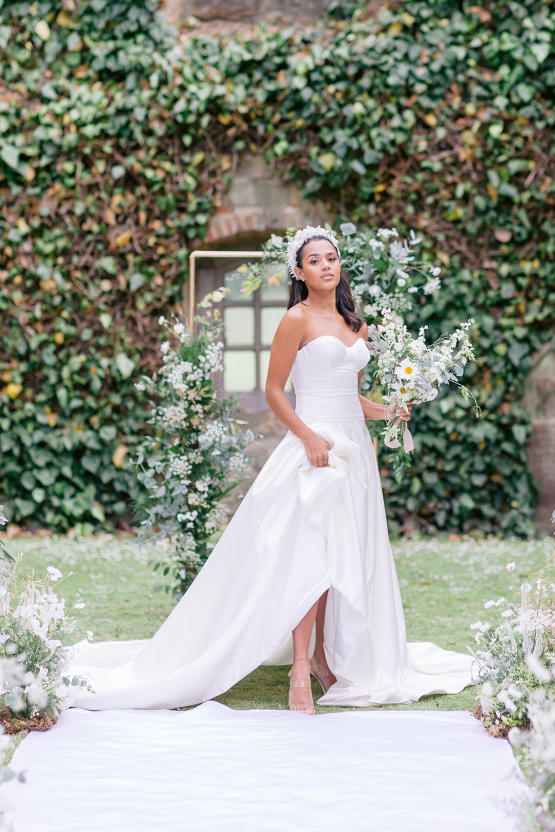 Elegant British Garden Inspired Wedding Ideas at Newburgh Priory – Felisiti Greis – Elsie Love Photography 44