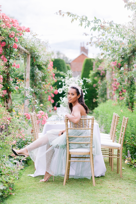 Elegant British Garden Inspired Wedding Ideas at Newburgh Priory – Felisiti Greis – Elsie Love Photography 53