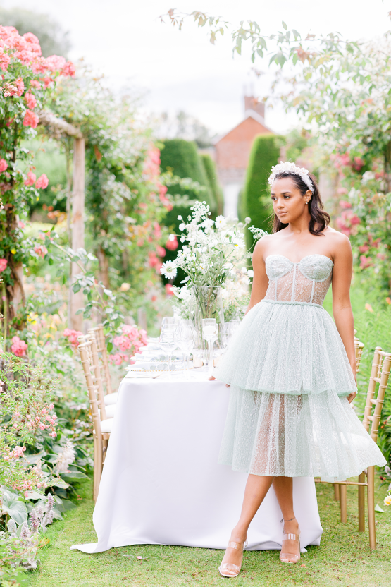 Elegant British Garden Inspired Wedding Ideas at Newburgh Priory – Felisiti Greis – Elsie Love Photography 54