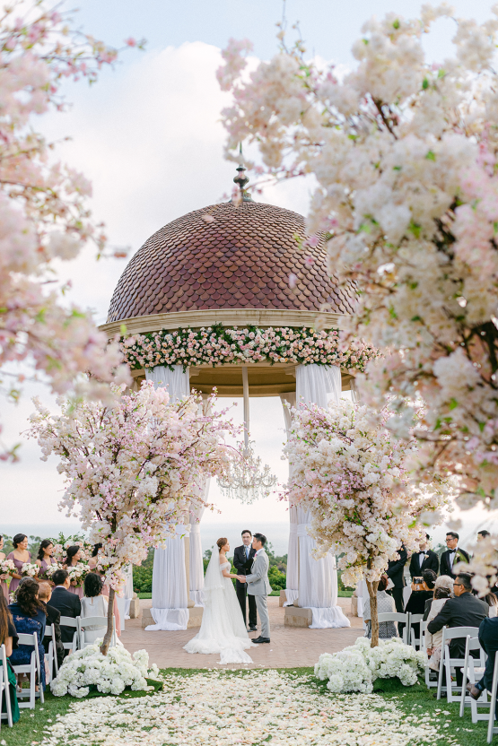 Increíble boda floral rica Pelican Hill - Fotografía de Brett Hickman - Galia Lahav Real Bride 26