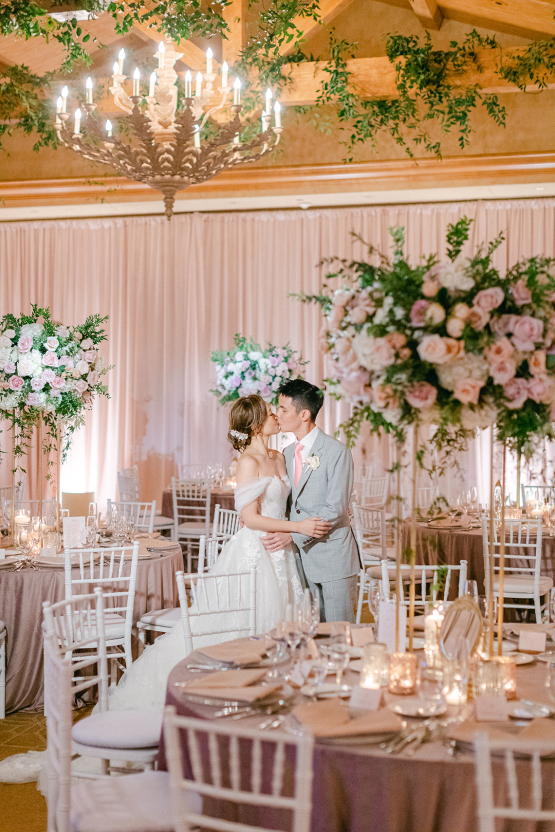 Increíble boda floral rica Pelican Hill - Fotografía de Brett Hickman - Galia Lahav Real Bride 49