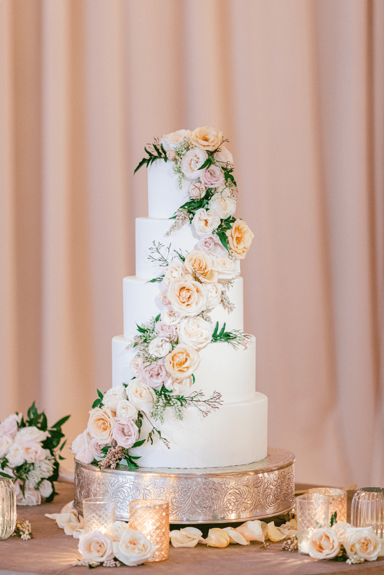 Increíble boda floral rica Pelican Hill - Fotografía de Brett Hickman - Galia Lahav Real Bride 50