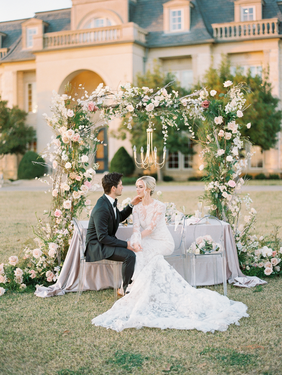 Editorial de boda inspirada en el Valle del Loira en un castillo en Texas - Foto de Erin Wilson - Britt Jones Co 32
