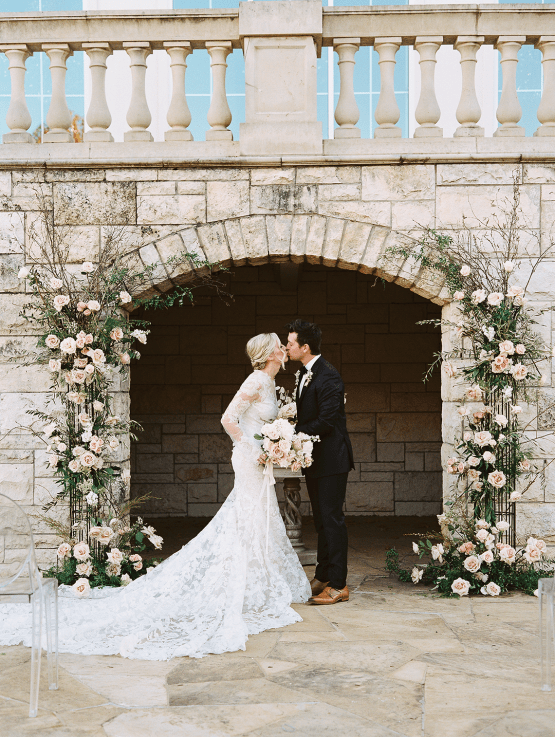 Editorial de boda inspirada en el Valle del Loira en un castillo de Texas - Foto de Erin Wilson - Britt Jones Co 80