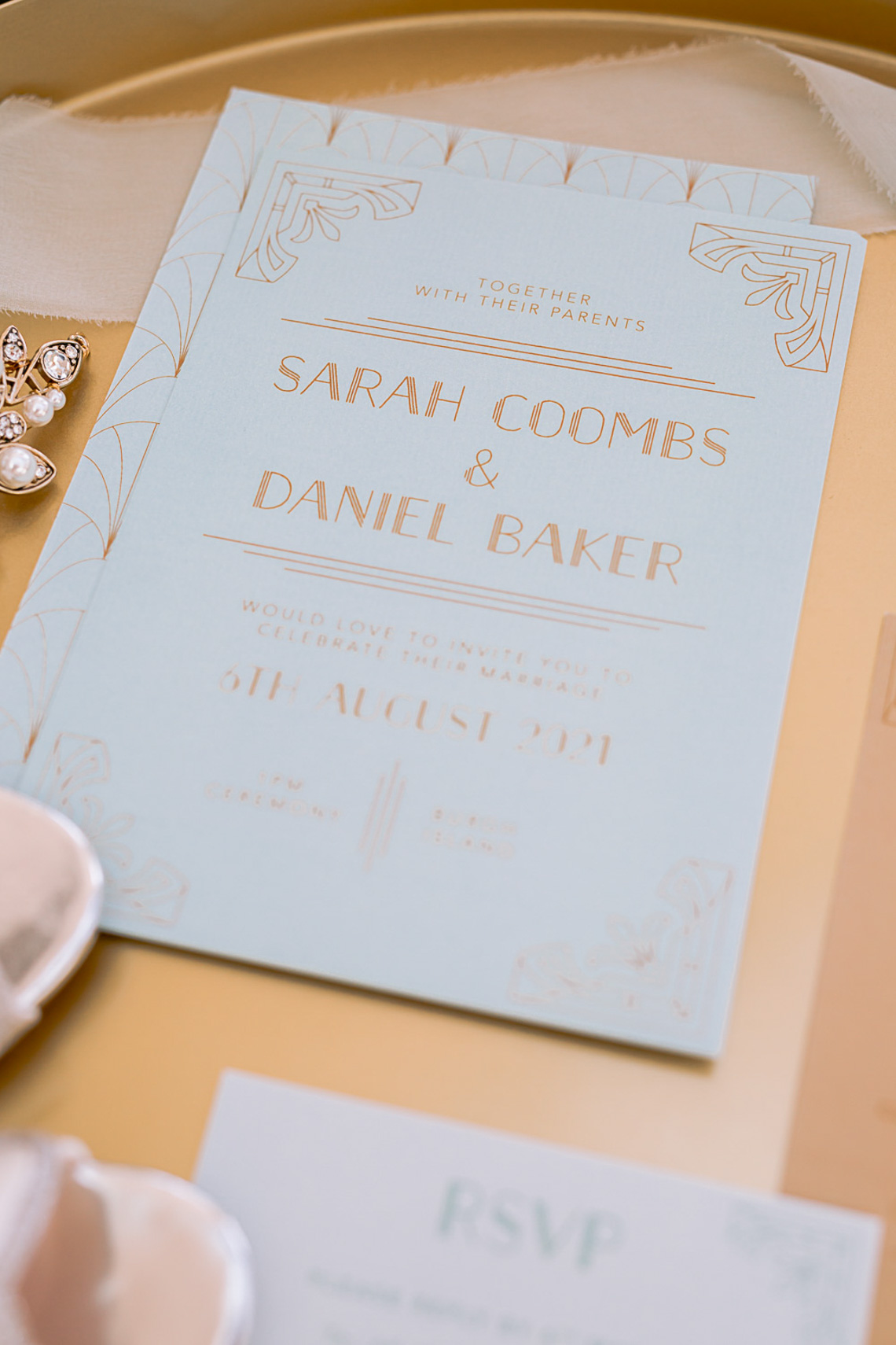 Inspiración para una boda Art Deco moderna en el Burgh Island Hotel en Devon - Foto de Jennifer Jane 16
