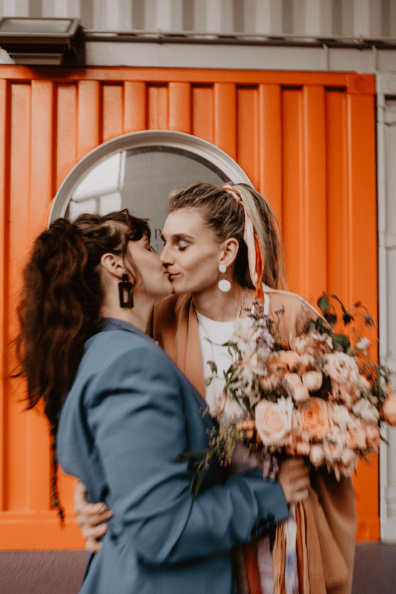 Inspiración picante y colorida para bodas del mismo sexo - Miz Sylvia - Camilla Andrea Photography 53