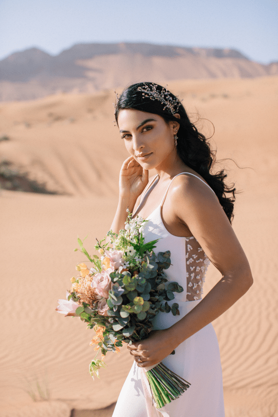 Chic Elopement in the Arabian Desert – Effleurer Photo 23