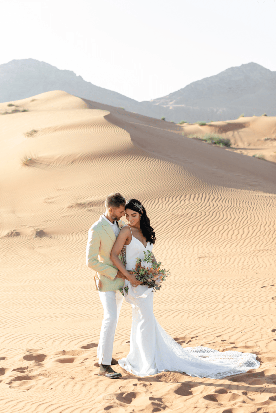 Chic Elopement in the Arabian Desert – Effleurer Photo 27