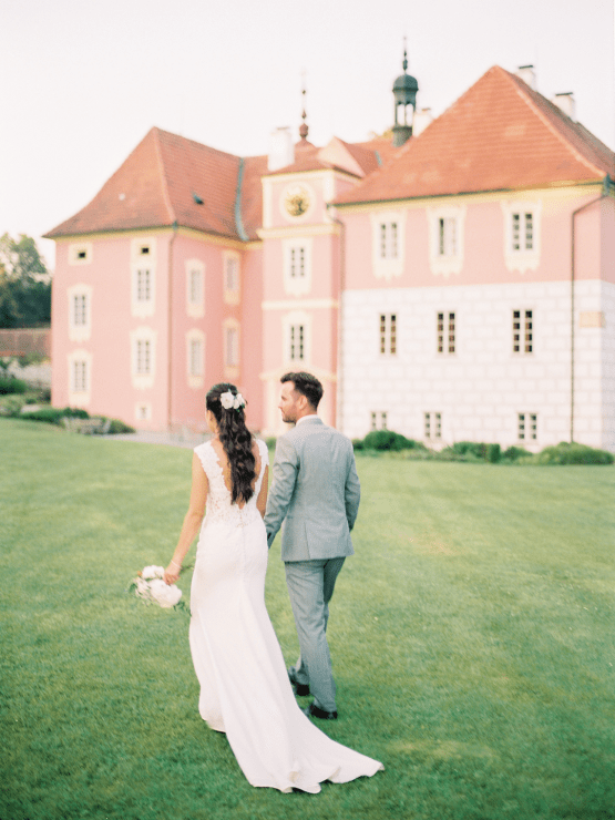 Opulent Traditional Czech Wedding in a Pink Castle – Tomas Dolejsi – Chateau Mitrowicz 47