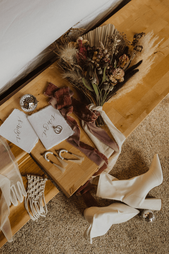 Woodsy Boho Cabin Wedding Inspiration in New Hampshire – Haus of Gravity – Compass Collective 12