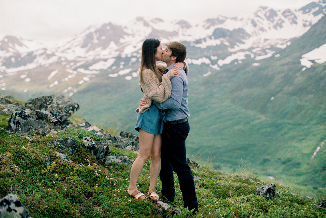 La guía definitiva para planificar una boda o unas vacaciones románticas en Alaska - Outland Events - Corinne Graves - Bridal Laughter 3