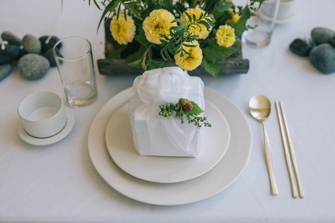 Modern Korean Wedding Inspiration in Watermelon Red – Bliss by Choi – Kelly Kang Weddings – Bridal Musings 6