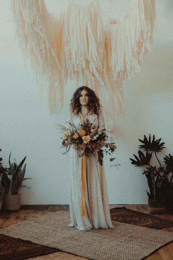 Vintage 1970s Inspired Portland Elopement Inspiration – Anna Caitlin Photography – The Indigo Bride – Bridal Musings 15