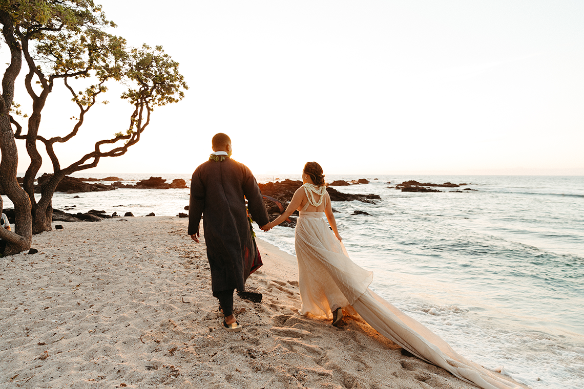 Korean Hawaiian Elopement with a Traditional Ceremony – Alyssa Luzaich Photography – Kukio Beach – Bridal Musings 11