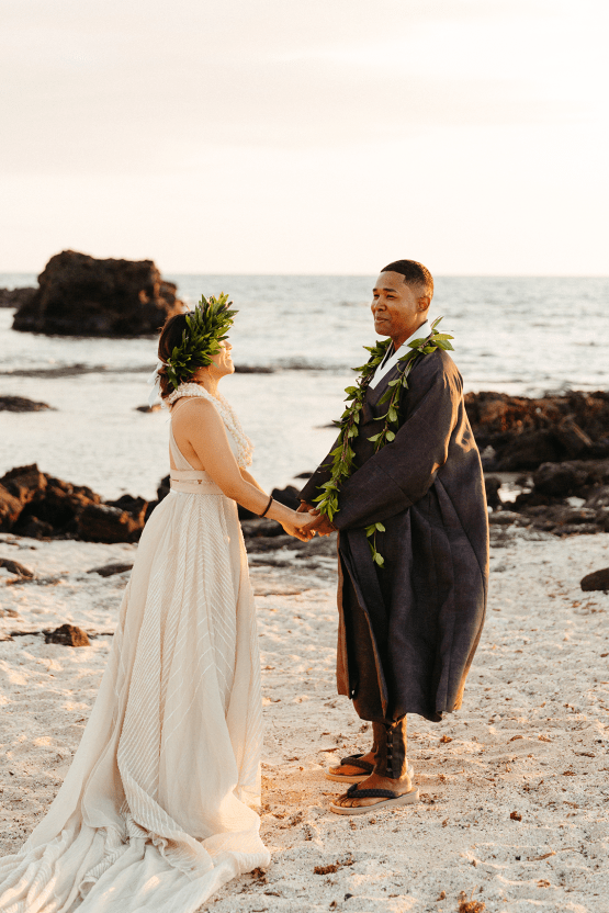 Escape del amor coreano hawaiano con una ceremonia tradicional - Foto de Alyssa Luzaich - Kukio Beach - Wedding Reflections 48