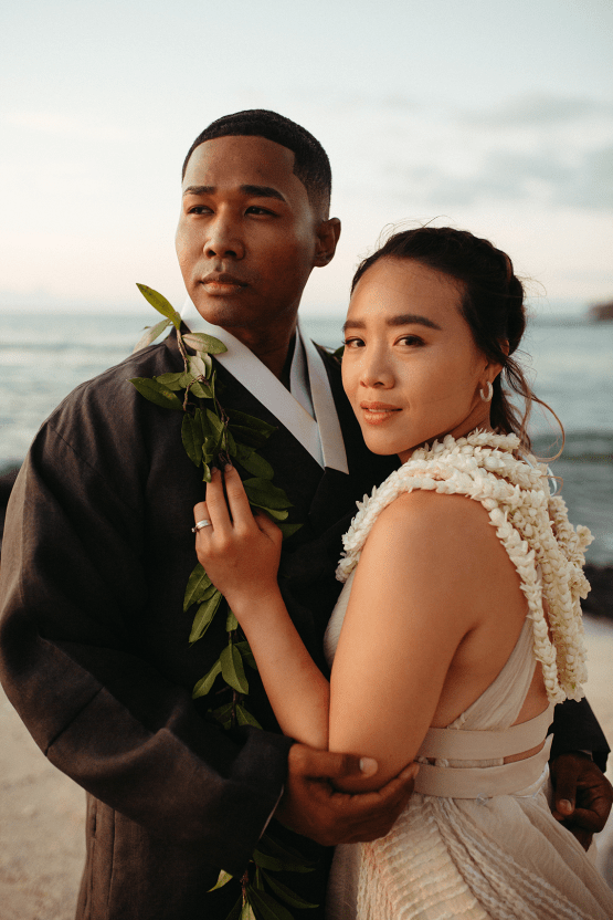 Escape del amor coreano hawaiano con ceremonia tradicional - Foto de Alyssa Luzaich - Kukio Beach - Wedding Reflections 55