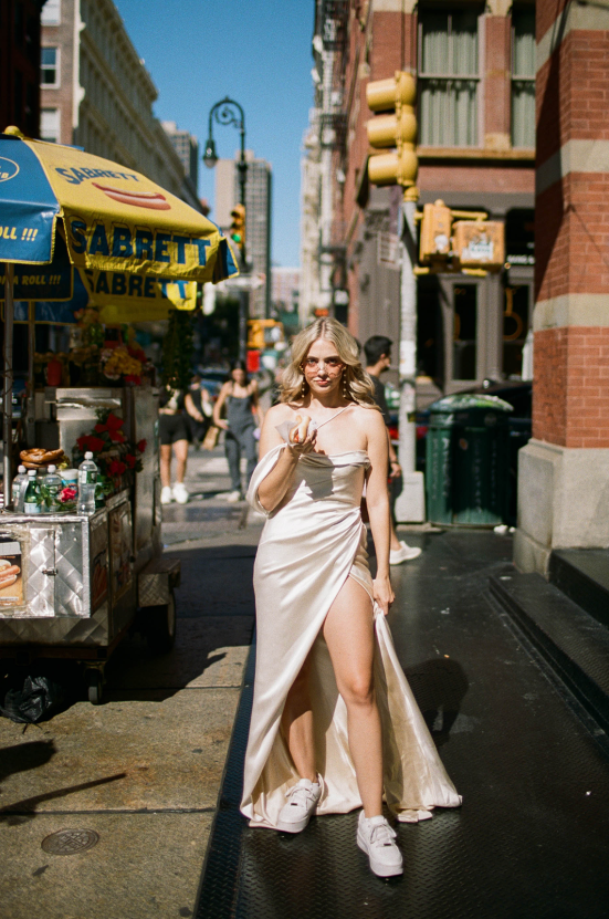 Inspiración de la semana de la moda nupcial de Nueva York 2022 - Foto de Danielle Determan Duey - Reflexiones nupciales - Grace Loves Lace - Galia Lahav 12