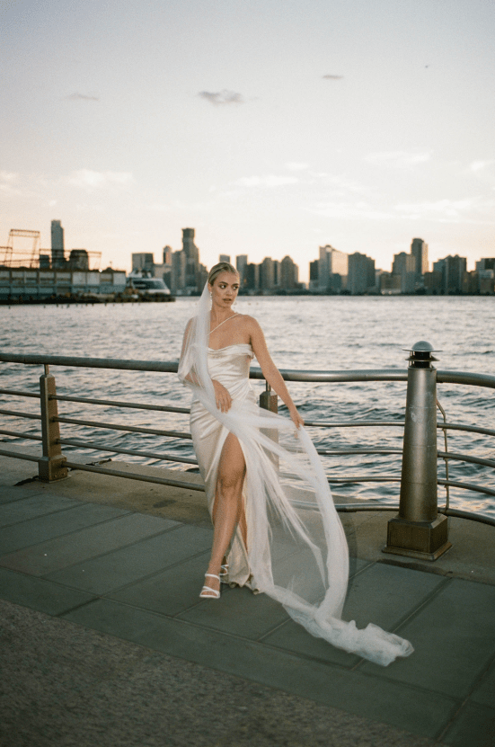 Inspiración de la semana de la moda nupcial de Nueva York 2022 - Foto de Danielle Determan Duey - Reflexiones nupciales - Grace Loves Lace - Galia Lahav 7