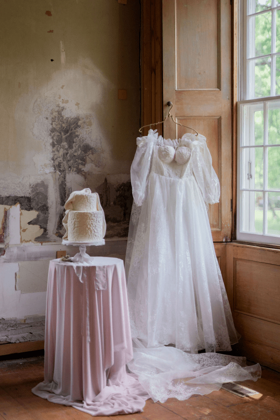 Romantic Willowbank Mansion Toronto Wedding Inspiration – Lisa Vigliotta Photography – Nobl Events – Bridal Musings 31