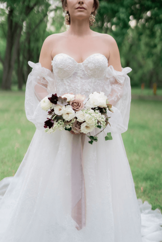 Romantic Willowbank Mansion Toronto Wedding Inspiration – Lisa Vigliotta Photography – Nobl Events – Bridal Musings 44