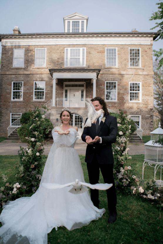 Romantic Willowbank Mansion Toronto Wedding Inspiration – Lisa Vigliotta Photography – Nobl Events – Bridal Musings 49
