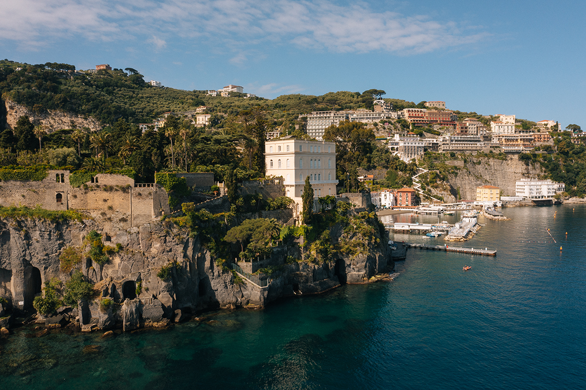 Inspiración para una boda sexy en la costa de Amalfi con un vestido rojo - Villa Astor en Sorrento, Italia - Vangelis Photography 58