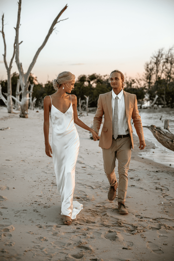 Stunning Mozambique Beach Wedding at Sunrise – Sussurro – Ayeh Photography – Bo and Luca – Bridal Musings 62