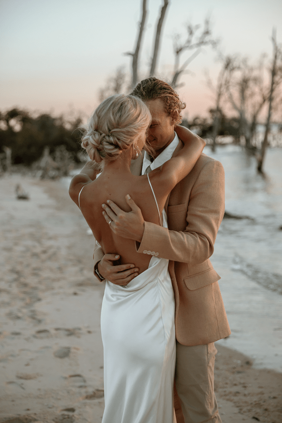 Stunning Mozambique Beach Wedding at Sunrise – Sussurro – Ayeh Photography – Bo and Luca – Bridal Musings 63
