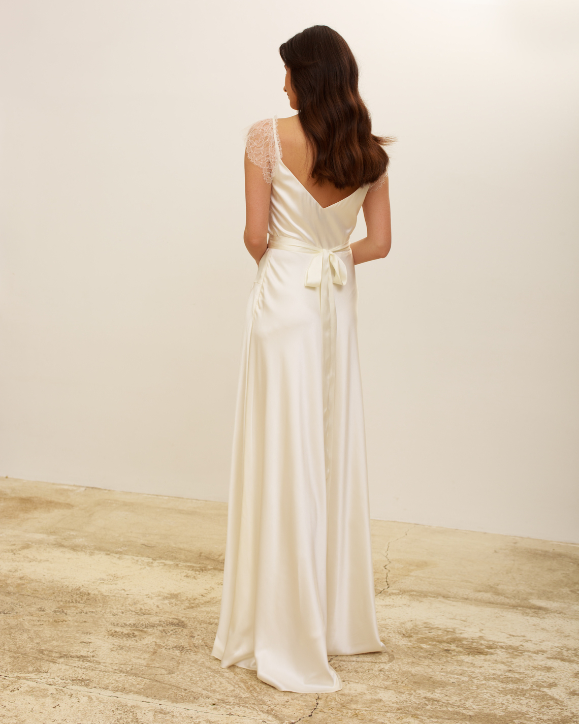 Vestidos de novia de seda nupcial 2022 elegantes y de moda - Zoe Rowyn Bridal - Reflexiones nupciales 11