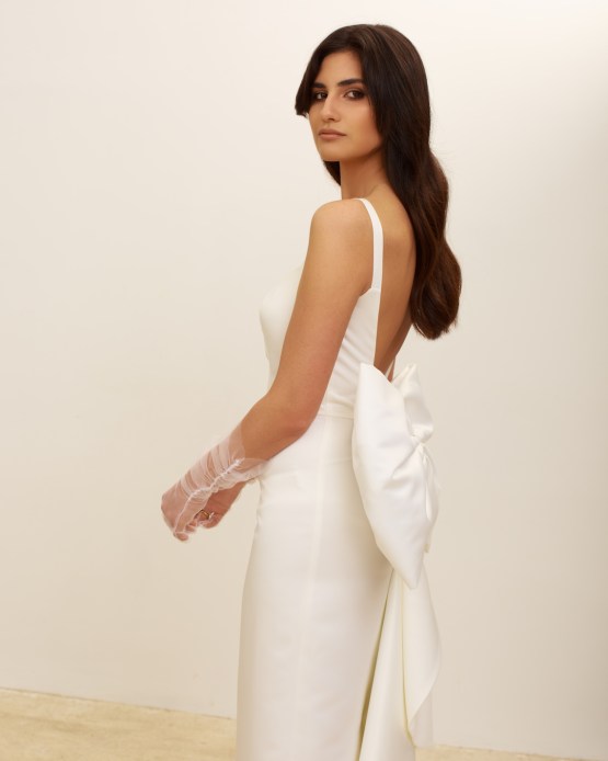 Vestidos de novia de seda elegantes y de moda para novias 2022 - Zoe Rowyn Bridal - Reflejos de boda 16