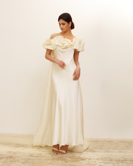 Vestidos de novia de seda elegantes y de moda para novias 2022 - Zoe Rowyn Bridal - Reflejos de boda 23