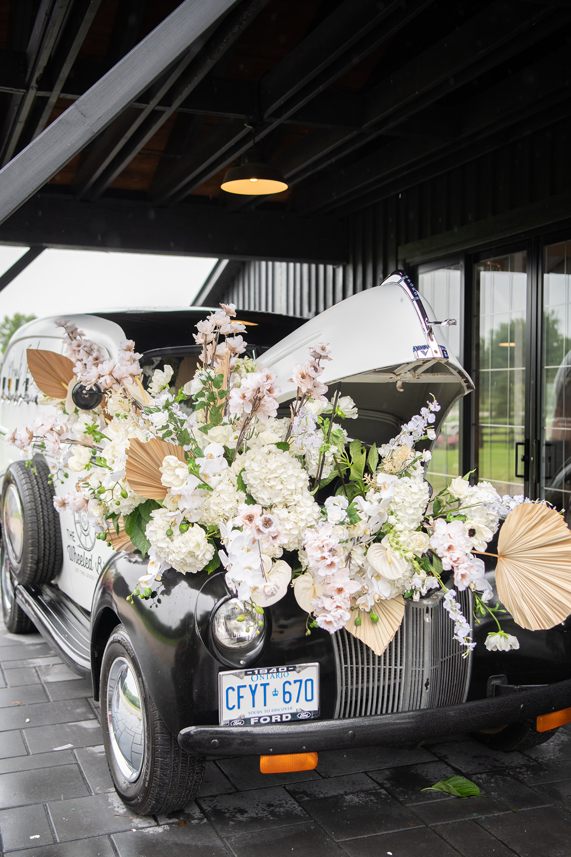 Cómo hacer su boda en el encantador y lujoso granero - Jubilee Event Design Co - Braestone Farms - White Lotus Wedding Studio - 25 Wedding Reflections