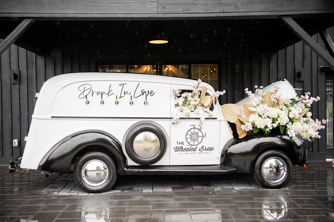 Cómo hacer su boda en el encantador y lujoso granero - Jubilee Event Design Co - Braestone Farms - White Lotus Wedding Studio - Bridal Musings 3