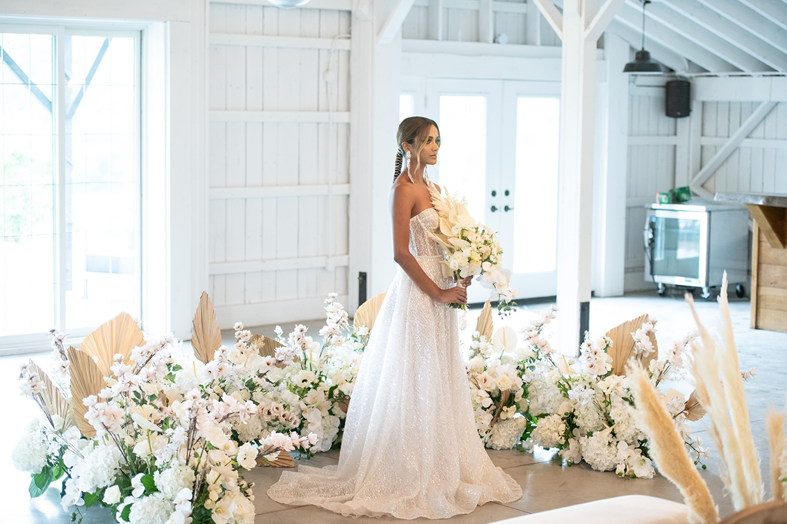 Cómo hacer su boda en el granero encantador y lujoso - Jubilee Event Design Co - Braestone Farms - White Lotus Wedding Studio - Bridal Musings 4