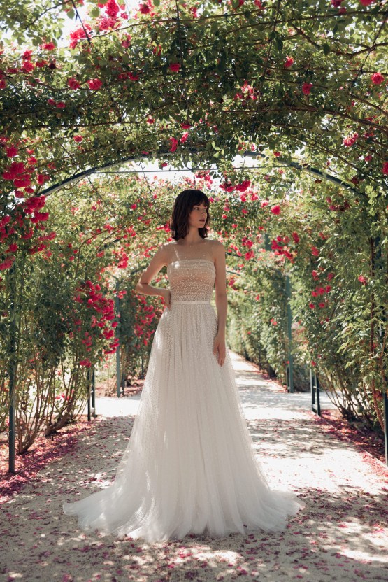 Vestidos de novia románticos inspirados en flores de Daalarna Couture para novias 2022 - 12 reflejos nupciales