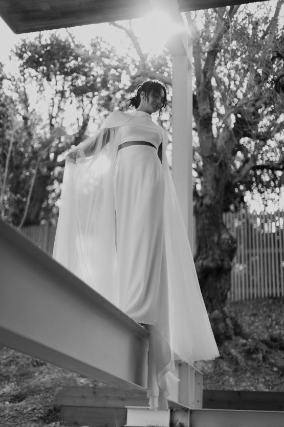 Los mejores vestidos de novia modernos para novias de 2022 por The Law Bridal - 13 reflejos nupciales