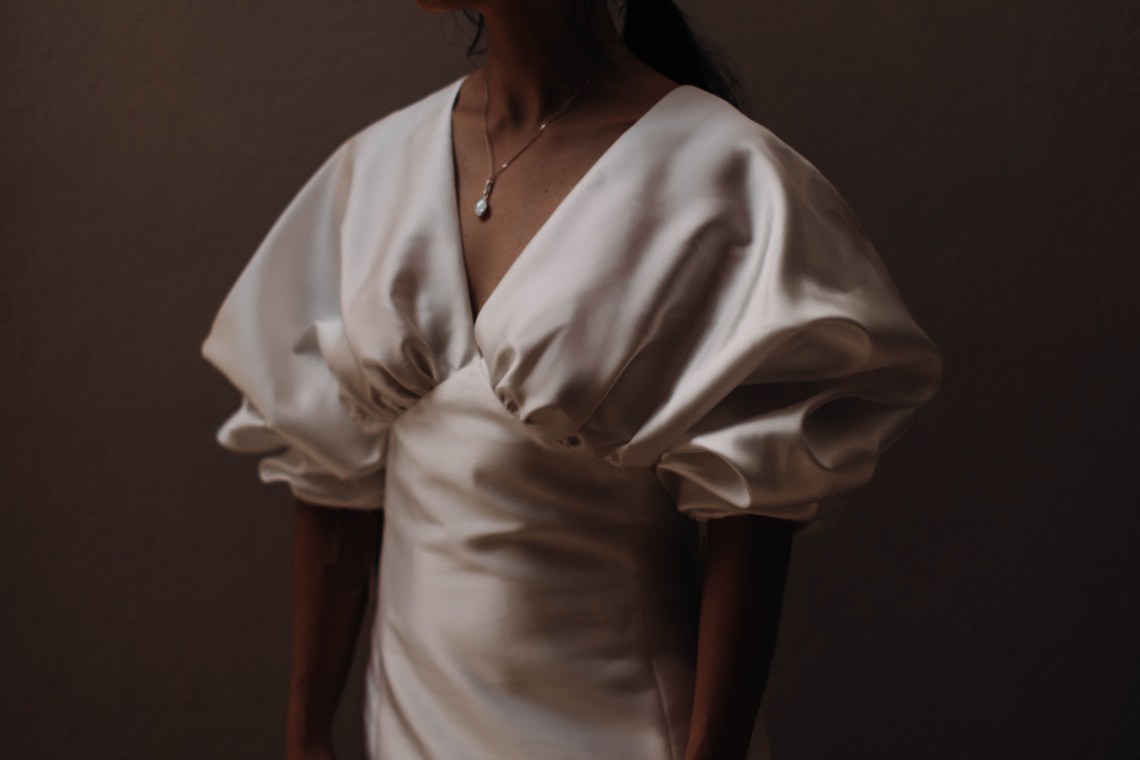 Los mejores vestidos de novia modernos para novias de 2022 por The Law Bridal - Bridal Reflections 80