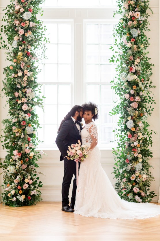 Inspiración para bodas en el interior del hotel Noelle con flores llenas - Krista Joy Photography - Reflexiones nupciales 12