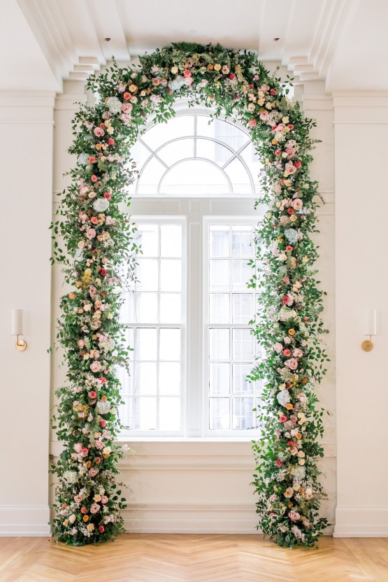 Inspiración para bodas en el interior del hotel Noelle lleno de flores - Krista Joy Photography - Reflejos de la boda 23