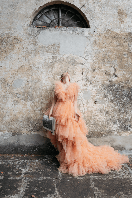 Inspiración para una boda italiana con un vestido de novia de tul melocotón - Editoriale Tenuta Bossi - Santucci Photo - Bridal Reflections 32